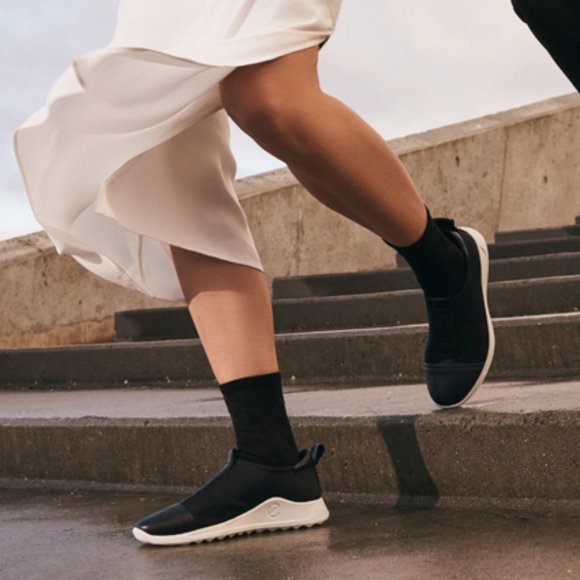 ecco flexure runner slip on